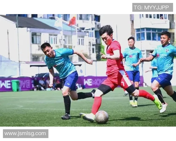 冲向足球明星的精彩瞬间与魅力风采全景展示